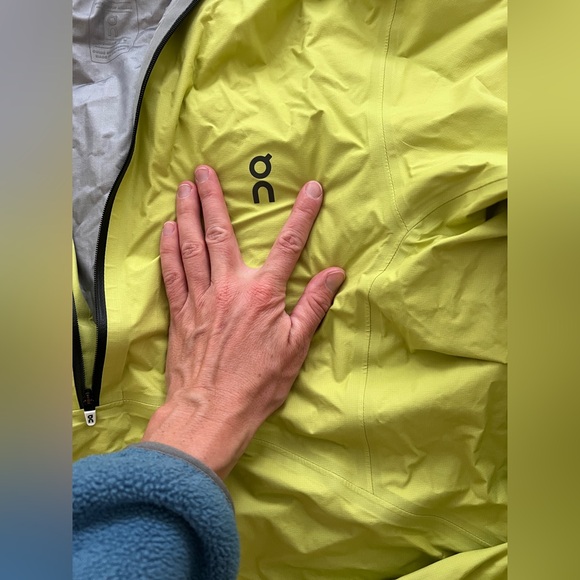 On running jacket - Picture 4 of 8